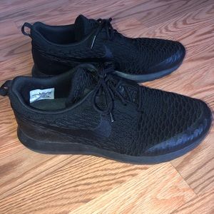 Men’s Roshe NM Flyknit SE sz10